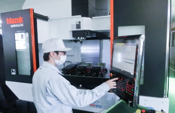 立形マシニングセンタ