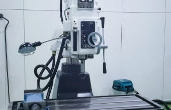 小型ラジアルボール盤